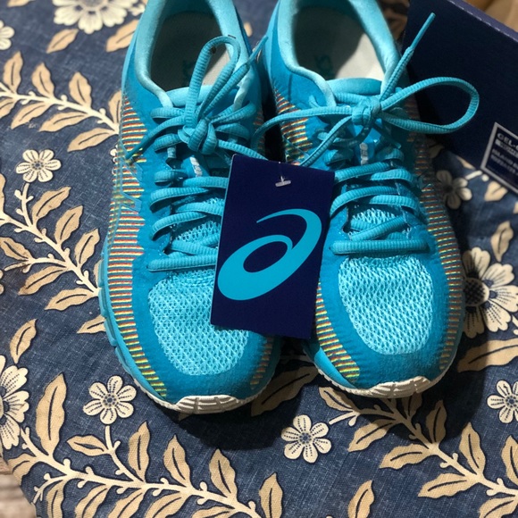 ASICS - Picture 2 of 8